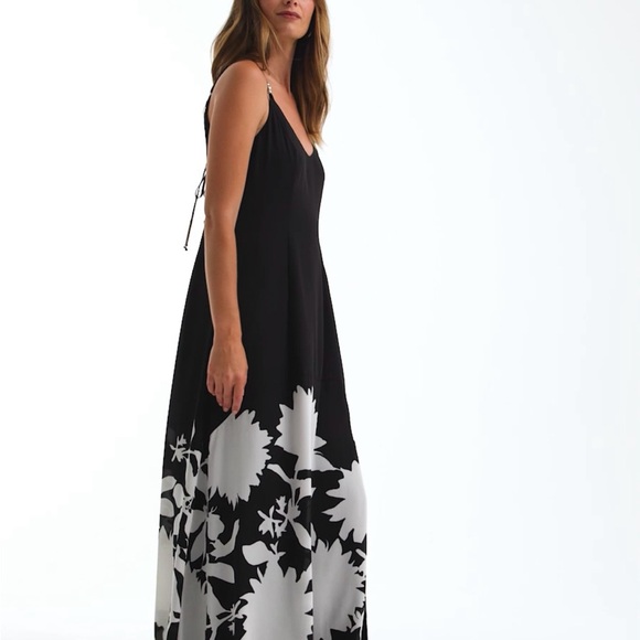 WHBM Absolutely stunning Black and White Floral Dress New - Picture 4 of 14